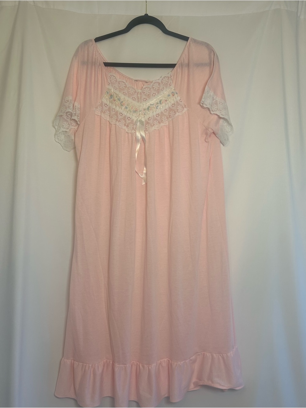Vintage Women's Pink Lace-Trim Nightgown